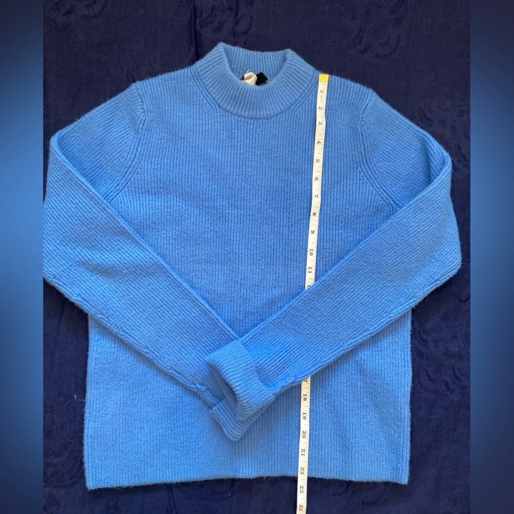 Ann Taylor crew neck sweater, petite S, sky blue